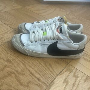 Nike Women’s Blazer Low ‘77 Jumbo size 8.5